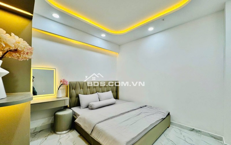 Nhà Đẹp Lung Linh P.4 Phú Nhuận Góc 2 Mặt Thoáng 42m2, 2 Tầng 3PN Full Nội Thất Nhỉnh 5tỷ.